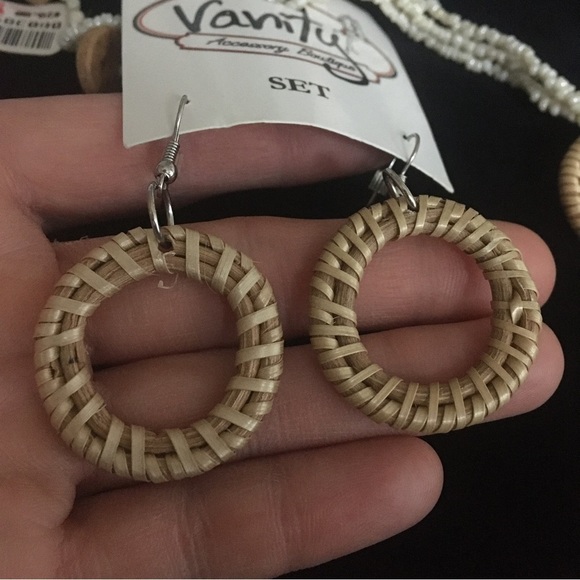 Beaded Basket Weave Style Necklace and Earrings Set - Picture 2 of 11